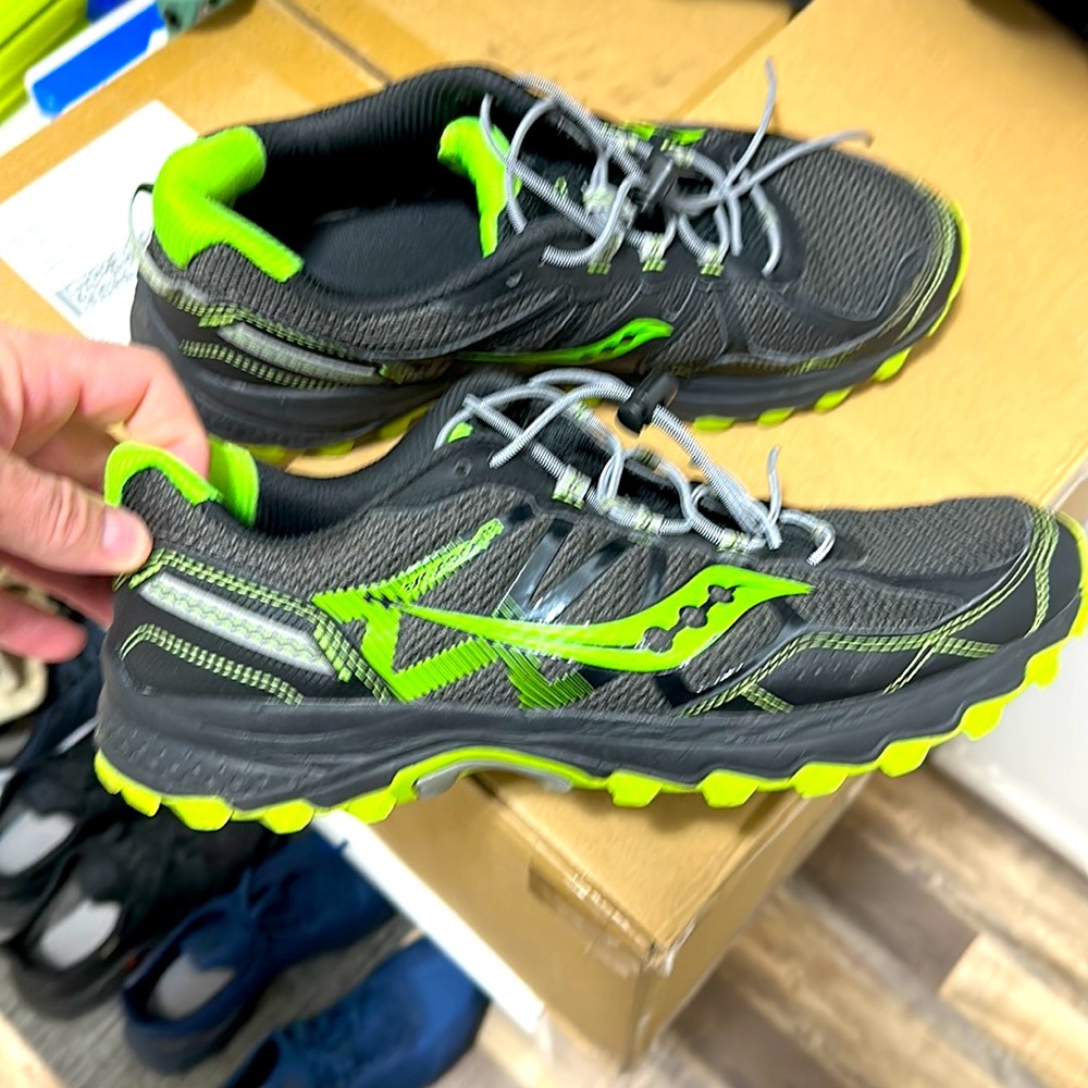 Men’s Black and Volt Green Saucony rugged shoes. Great condition 8/10 - Picture 2 of 4